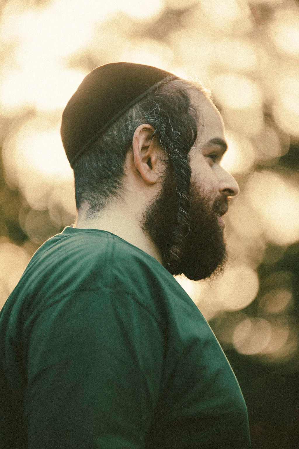 A bearded man with a kippah and sidecurls outdoors